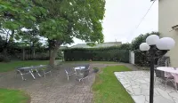 Logis Hôtel-Restaurant la Croix Couverte Hotels in Mayenne
