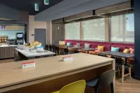 Tru by Hilton Lubbock Southwest - breakfast
