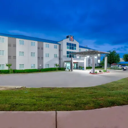 Motel 6 Benbrook, TX - Fort Worth