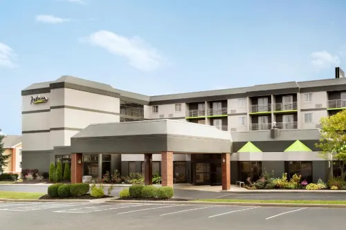 Radisson Akron-Fairlawn Copley - Parking