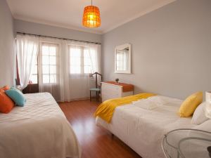 Ericeira Chill Hill Hostel & Private Rooms - Peach Garden