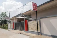 RedDoorz Syariah near Hajimena Lampung Hotel di Kabupaten Lampung Selatan