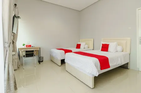 RedDoorz @ Jalan Demang Lebar Raya Palembang Отели в г. Lorok Pakjo