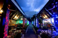 Hotel Maximillian Hotel dekat Ruko BALI