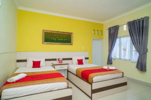 RedDoorz Syariah Near Lapangan Dwiwarna Barabai
