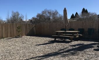 Rustic Inn Motel - Housity