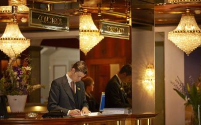 フロントデスク グランド ホテル ツェルマッターホフの写真