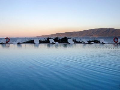 Kalamaki Beach Resort