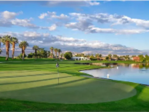 โรงแรม ฮอลิเดย์ อินน์ เอ็กซ์เพรส ปาล์ม-เดสเซิร์ท บาย IHG โรงแรมในปาล์มดีเซิร์ท