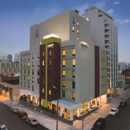 Home2 Suites by Hilton New York Long Island City/Manhattan View Отели рядом с достопримечательностью «Станция метро Queens Plaza»