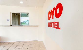 OYO Hotel San Antonio Lackland AFB Seaworld Hwy 90 W