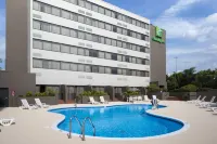 ฮอลิเดย์ อินน์ จอห์นสัน ซิตี้ บาย IHG - ที่มีสระว่ายน้ำ