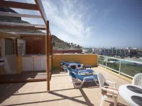 Golden Beach n 12, Top Floor Apartment with Private Roof Terrace by El Sirocco فنادق في Lomo Quiebre