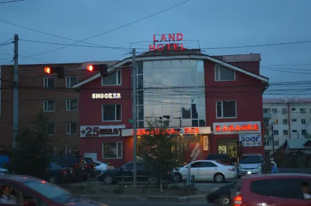 Land Hotel