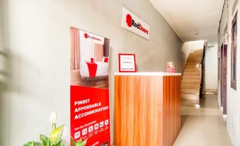 RedDoorz Near Graha Cijantung Mall