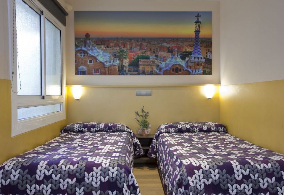 7. Hostal B..