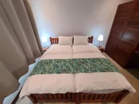 Crystal Shores Self Catering Apartments - Beau Vallon, Seychelles