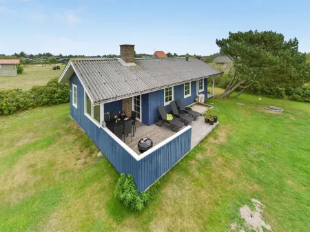 "Maikel" - 900m from the Sea Отели в г. Bjerregard