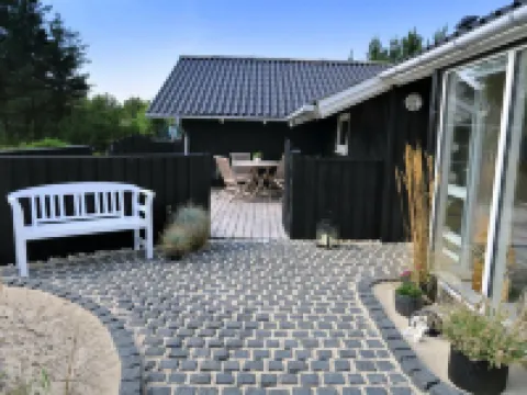 "Elayne" - 3km from the Sea