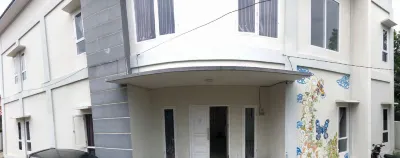 Damai Guest House Cirebon Hotel dekat BINTANG BARU CELL TUPAREV