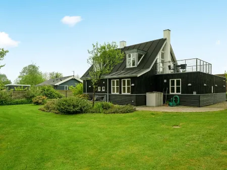 "Gullan" - 75m from the Sea