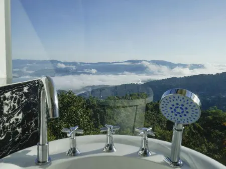 Longba Manor Отели в г. Менхай