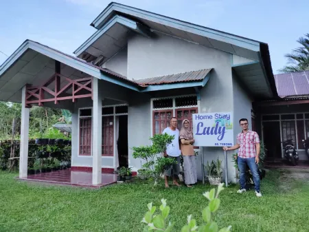 Homestay Lady Отели в г. Tanjung Binga
