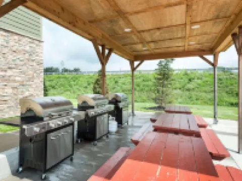 Suburban Studios Triadelphia - Wheeling at the Highlands Hotels in Ohio County