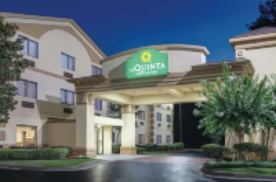 La Quinta Inn & Suites by Wyndham Jackson Airport Hotels in Pearl