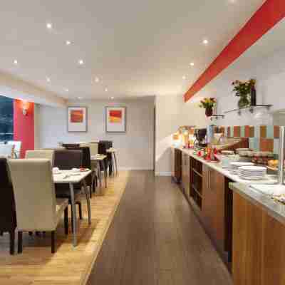 Ramada by Wyndham Hounslow - Heathrow East Dining/Meeting Rooms