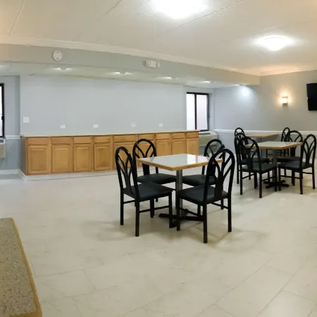 Howard Johnson by Wyndham Waukegan Great Lakes