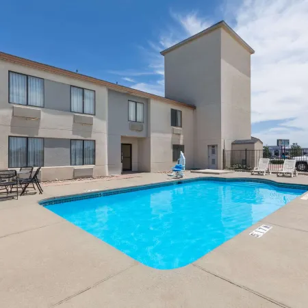 Super 8 by Wyndham Midland