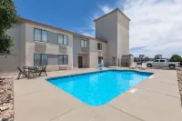 Super 8 by Wyndham Midland - Pool