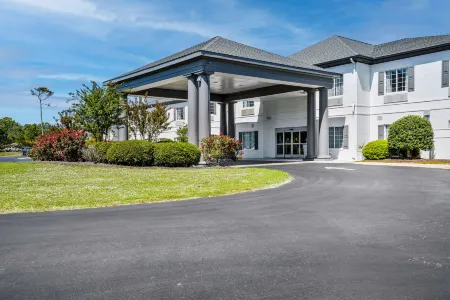 Blue Water Inn & Suites, BW Signature Collection Отели в г. Холли Ридж