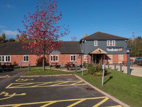 プレミア イン ウォルソール - M6 J10