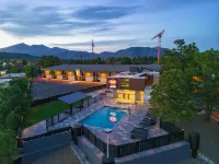 Aiden by Best Western @ Flagstaff - مسبح