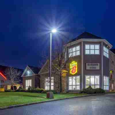 Super 8 by Wyndham Quebec City Hotel Exterior