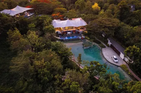 Te Mata Glamping Отели рядом с достопримечательностью «The Chocolate Factory»