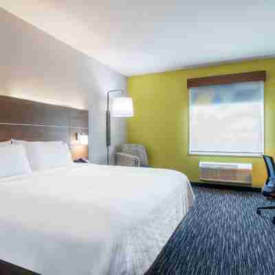 Holiday Inn Express & Suites Miramar Rooms