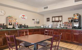 Super 8 by Wyndham Brooklyn Center/Mpls