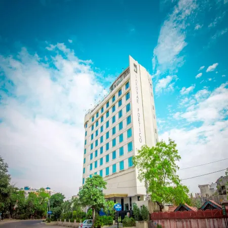Sarovar Portico Jaipur Отели рядом с достопримечательностью «Лекционный зал Birla Auditorium»