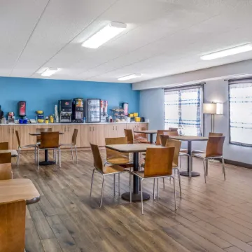 Days Inn by Wyndham Sioux Falls Airport Отели в г. Су-Фолс