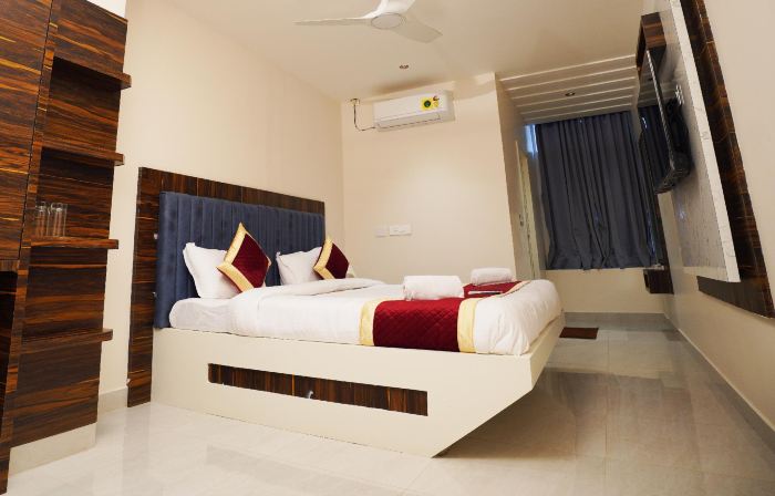 S V Royal Luxury Rooms