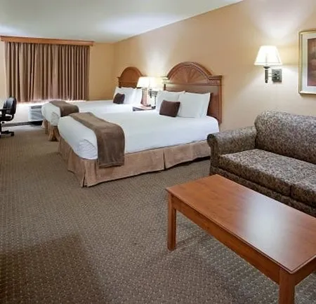 Expressway Suites Fargo