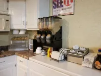Rodeway Inn Branson, Brick House - breakfast