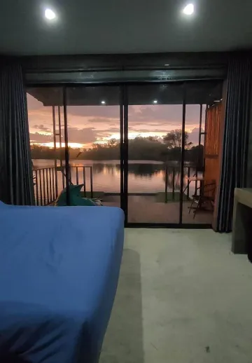 ห้องเตียงเดี่ยวพร้อมวิวทะเลสาบ