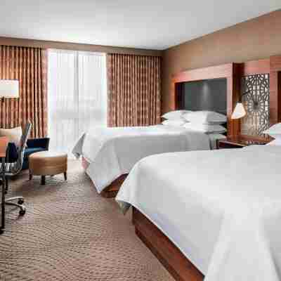 Sheraton Toronto Airport Hotel & Conference Centre Rooms