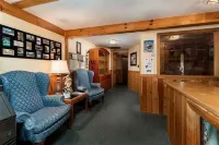 Covered Bridge Riverview Lodge Hotels in Glen