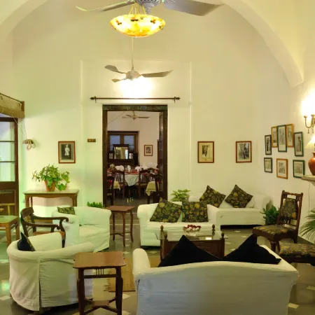 Hotel Sukhdham Kothi Отели рядом с достопримечательностью «Железнодорожный вокзал Кота»
