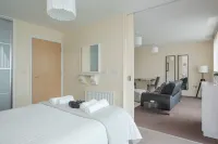 City Stay Apartments - Hub Hotel dekat Furzton Lake